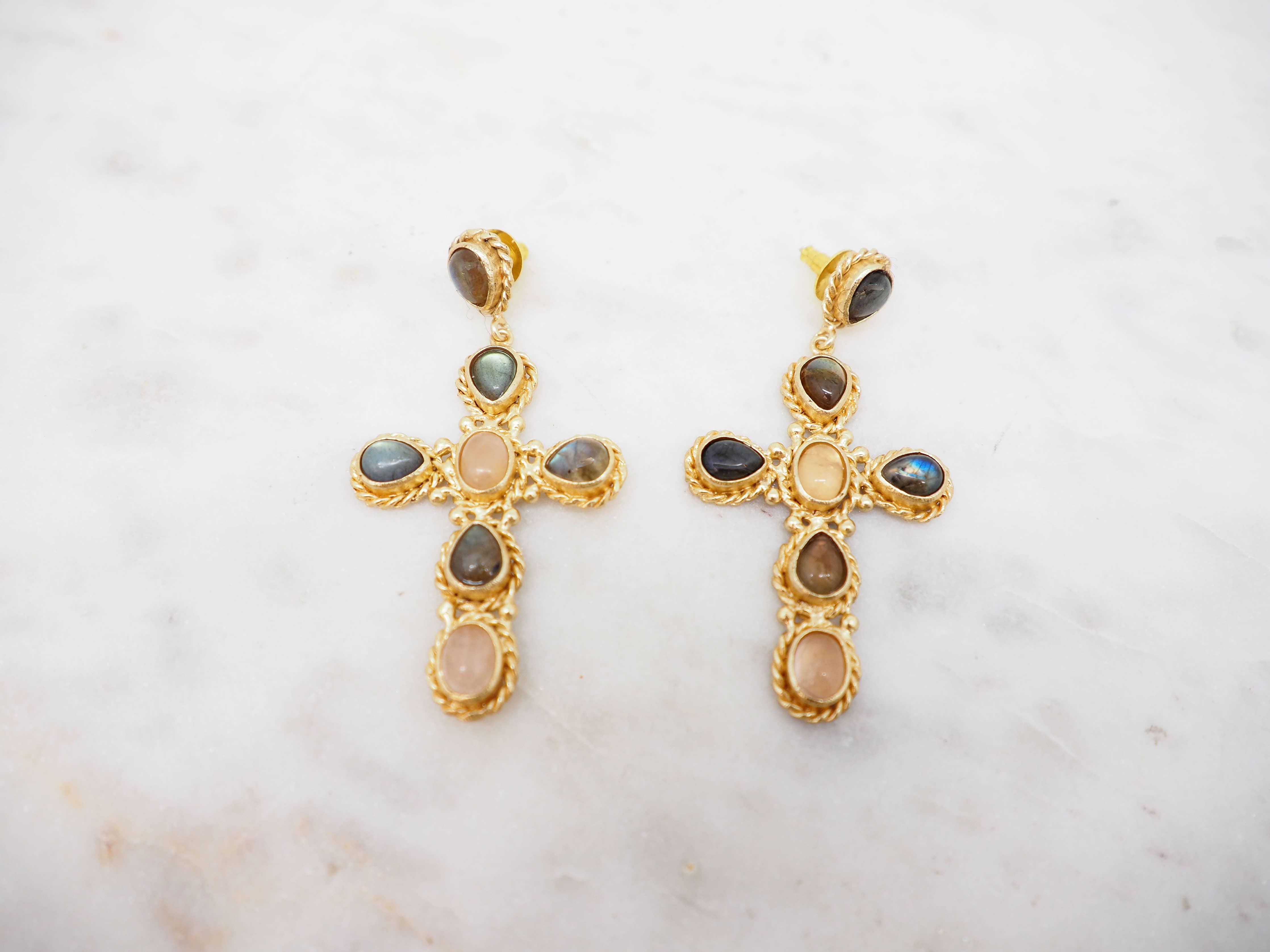 Boucles d'oreilles croix audacieuses